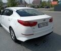 Белый Киа K5, объемом двигателя 2 л и пробегом 237 тыс. км за 7500 $, фото 2 на Automoto.ua