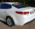 Киа K5 2015 в Одессе на Automoto.ua Белый Киа K5, объемом двигателя 2 л и пробегом 270 тыс. км за 11000 $, фото 4 на Automoto.ua