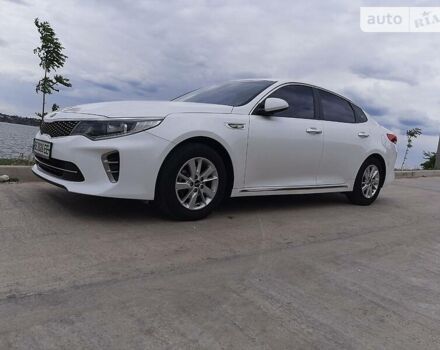 Белый Киа K5, объемом двигателя 2 л и пробегом 156 тыс. км за 14000 $, фото 5 на Automoto.ua