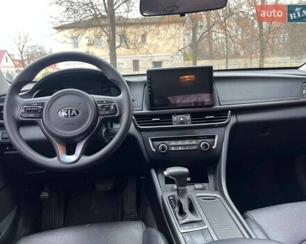 Білий Кіа K5, об'ємом двигуна 2 л та пробігом 133 тис. км за 10200 $, фото 18 на Automoto.ua