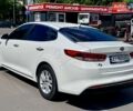 Белый Киа K5, объемом двигателя 2 л и пробегом 301 тыс. км за 9400 $, фото 1 на Automoto.ua