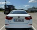Белый Киа K5, объемом двигателя 2 л и пробегом 250 тыс. км за 8900 $, фото 4 на Automoto.ua
