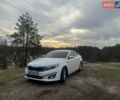 Белый Киа K5, объемом двигателя 2 л и пробегом 220 тыс. км за 10000 $, фото 1 на Automoto.ua