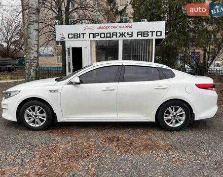 Білий Кіа K5, об'ємом двигуна 2 л та пробігом 133 тис. км за 10200 $, фото 4 на Automoto.ua