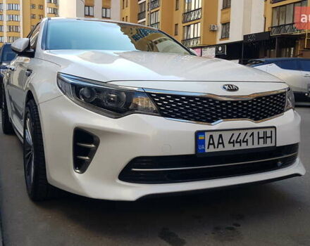 Белый Киа K5, объемом двигателя 2 л и пробегом 222 тыс. км за 14100 $, фото 1 на Automoto.ua
