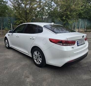 Белый Киа K5, объемом двигателя 2 л и пробегом 233 тыс. км за 11899 $, фото 3 на Automoto.ua