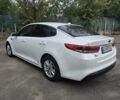 Белый Киа K5, объемом двигателя 2 л и пробегом 233 тыс. км за 11899 $, фото 3 на Automoto.ua