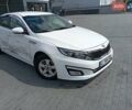 Белый Киа K5, объемом двигателя 2 л и пробегом 237 тыс. км за 7500 $, фото 1 на Automoto.ua