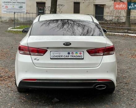 Білий Кіа K5, об'ємом двигуна 2 л та пробігом 133 тис. км за 10200 $, фото 16 на Automoto.ua