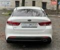 Білий Кіа K5, об'ємом двигуна 2 л та пробігом 133 тис. км за 10200 $, фото 16 на Automoto.ua