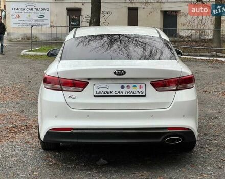 Білий Кіа K5, об'ємом двигуна 2 л та пробігом 133 тис. км за 10200 $, фото 15 на Automoto.ua