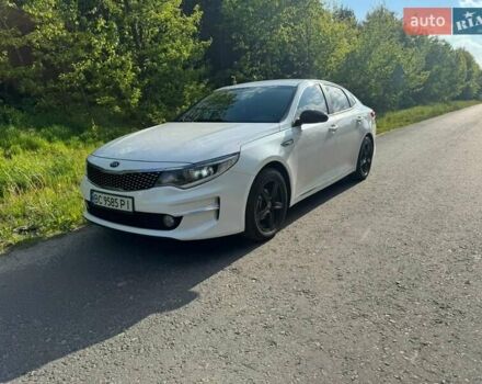 Белый Киа K5, объемом двигателя 2 л и пробегом 240 тыс. км за 10900 $, фото 3 на Automoto.ua