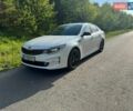 Белый Киа K5, объемом двигателя 2 л и пробегом 240 тыс. км за 10900 $, фото 3 на Automoto.ua