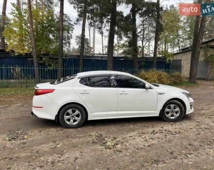 Белый Киа K5, объемом двигателя 2 л и пробегом 266 тыс. км за 9900 $, фото 7 на Automoto.ua