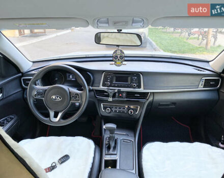 Белый Киа K5, объемом двигателя 2 л и пробегом 235 тыс. км за 12499 $, фото 14 на Automoto.ua
