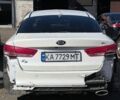 Белый Киа K5, объемом двигателя 2 л и пробегом 350 тыс. км за 4600 $, фото 1 на Automoto.ua
