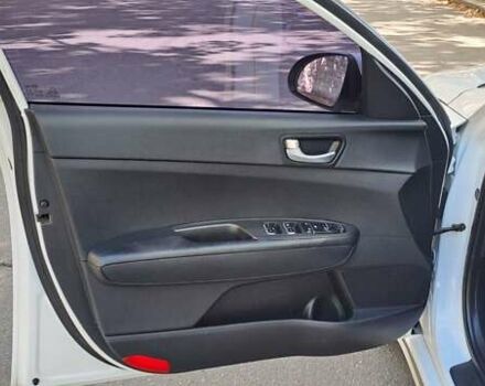 Білий Кіа K5, об'ємом двигуна 2 л та пробігом 295 тис. км за 11200 $, фото 34 на Automoto.ua