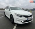 Белый Киа K5, объемом двигателя 2 л и пробегом 378 тыс. км за 9000 $, фото 1 на Automoto.ua