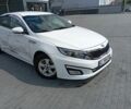 Белый Киа K5, объемом двигателя 2 л и пробегом 237 тыс. км за 330000 $, фото 2 на Automoto.ua