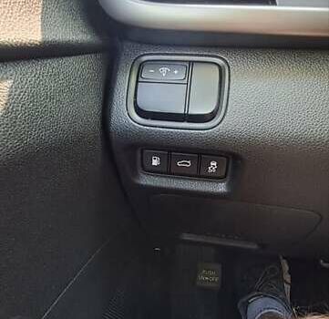 Білий Кіа K5, об'ємом двигуна 2 л та пробігом 267 тис. км за 10500 $, фото 33 на Automoto.ua