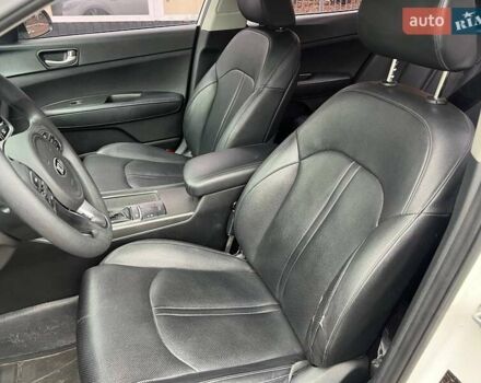 Білий Кіа K5, об'ємом двигуна 2 л та пробігом 133 тис. км за 10200 $, фото 21 на Automoto.ua