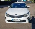 Киа K5 2015 в Одессе на Automoto.ua Белый Киа K5, объемом двигателя 2 л и пробегом 270 тыс. км за 11000 $, фото 1 на Automoto.ua