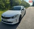 Белый Киа K5, объемом двигателя 2 л и пробегом 240 тыс. км за 10900 $, фото 10 на Automoto.ua