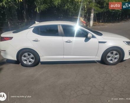 Білий Кіа K5, об'ємом двигуна 2 л та пробігом 241 тис. км за 8900 $, фото 1 на Automoto.ua