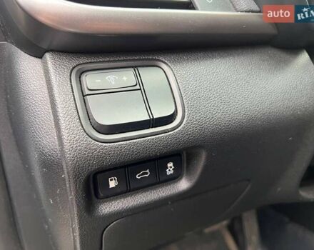 Білий Кіа K5, об'ємом двигуна 2 л та пробігом 133 тис. км за 10200 $, фото 8 на Automoto.ua