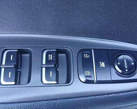 Киа K5 2015 в Одессе на Automoto.ua Белый Киа K5, объемом двигателя 2 л и пробегом 270 тыс. км за 11000 $, фото 12 на Automoto.ua