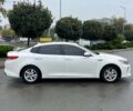 Белый Киа K5, объемом двигателя 2 л и пробегом 272 тыс. км за 12200 $, фото 1 на Automoto.ua