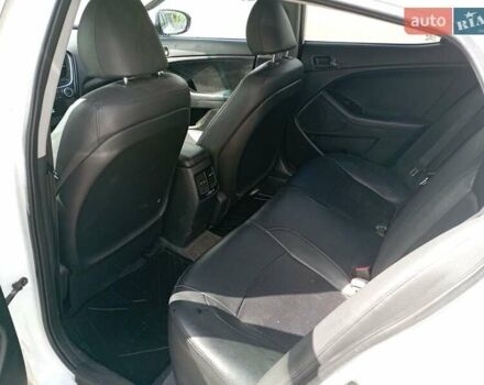 Белый Киа K5, объемом двигателя 2 л и пробегом 237 тыс. км за 7500 $, фото 5 на Automoto.ua