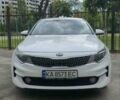 Белый Киа K5, объемом двигателя 2 л и пробегом 233 тыс. км за 11899 $, фото 1 на Automoto.ua