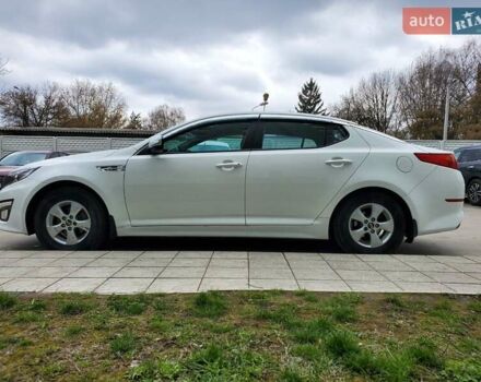 Белый Киа K5, объемом двигателя 2 л и пробегом 370 тыс. км за 8000 $, фото 7 на Automoto.ua