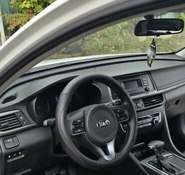 Белый Киа K5, объемом двигателя 2 л и пробегом 233 тыс. км за 11899 $, фото 8 на Automoto.ua