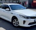 Белый Киа K5, объемом двигателя 2 л и пробегом 316 тыс. км за 9100 $, фото 1 на Automoto.ua