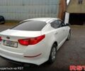 Белый Киа K5, объемом двигателя 20 л и пробегом 230 тыс. км за 9100 $, фото 1 на Automoto.ua