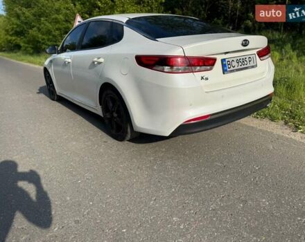 Белый Киа K5, объемом двигателя 2 л и пробегом 240 тыс. км за 10900 $, фото 2 на Automoto.ua