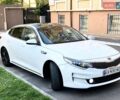 Белый Киа K5, объемом двигателя 2 л и пробегом 235 тыс. км за 12499 $, фото 4 на Automoto.ua