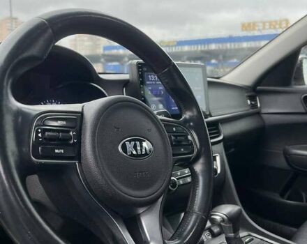 Белый Киа K5, объемом двигателя 2 л и пробегом 378 тыс. км за 9000 $, фото 7 на Automoto.ua