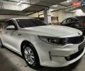 Белый Киа K5, объемом двигателя 2 л и пробегом 200 тыс. км за 11999 $, фото 1 на Automoto.ua
