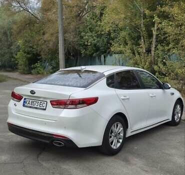 Белый Киа K5, объемом двигателя 2 л и пробегом 233 тыс. км за 11899 $, фото 4 на Automoto.ua