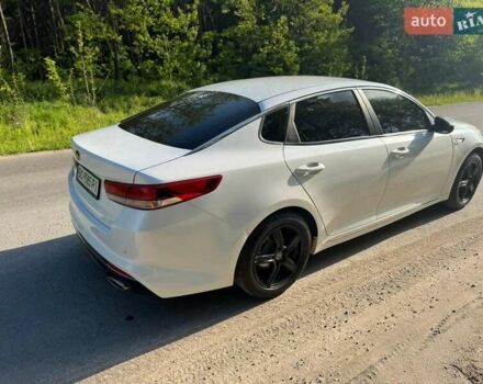 Белый Киа K5, объемом двигателя 2 л и пробегом 240 тыс. км за 10900 $, фото 19 на Automoto.ua