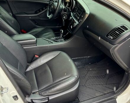 Белый Киа K5, объемом двигателя 2 л и пробегом 346 тыс. км за 11500 $, фото 9 на Automoto.ua