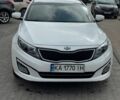 Белый Киа K5, объемом двигателя 2 л и пробегом 347 тыс. км за 7900 $, фото 7 на Automoto.ua