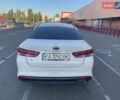Белый Киа K5, объемом двигателя 2 л и пробегом 255 тыс. км за 11500 $, фото 2 на Automoto.ua