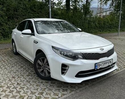 Белый Киа K5, объемом двигателя 2 л и пробегом 266 тыс. км за 10000 $, фото 1 на Automoto.ua
