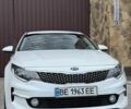 Белый Киа K5, объемом двигателя 2 л и пробегом 185 тыс. км за 13000 $, фото 1 на Automoto.ua