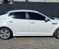 Белый Киа K5, объемом двигателя 2 л и пробегом 245 тыс. км за 9700 $, фото 1 на Automoto.ua
