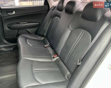 Білий Кіа K5, об'ємом двигуна 2 л та пробігом 133 тис. км за 10200 $, фото 20 на Automoto.ua